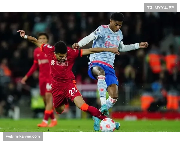 中场人盯人逼抢导致空档 短传风险增加促使长传策略回归